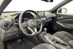 valkoinen Nissan Juke 2024 kuva 6.