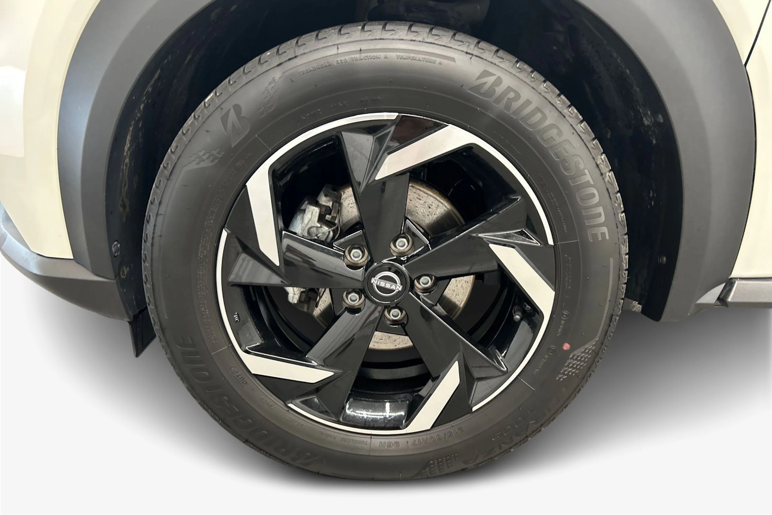 valkoinen Nissan Juke 2024 kuva 9.