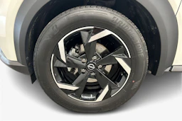 valkoinen Nissan Juke 2024 kuva 9.