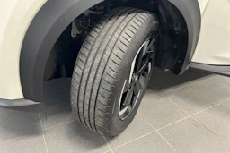 valkoinen Nissan Juke 2024 kuva 10.