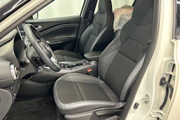 valkoinen Nissan Juke 2024 kuva 14.