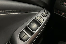 valkoinen Nissan Juke 2024 kuva 15.