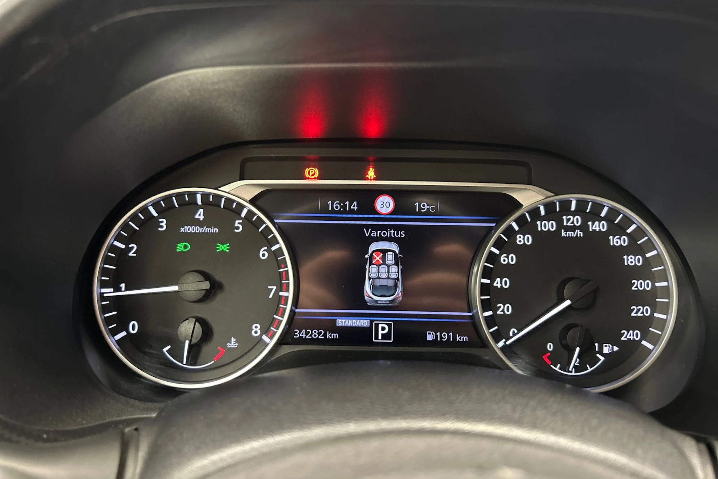 valkoinen Nissan Juke 2024 kuva 16.