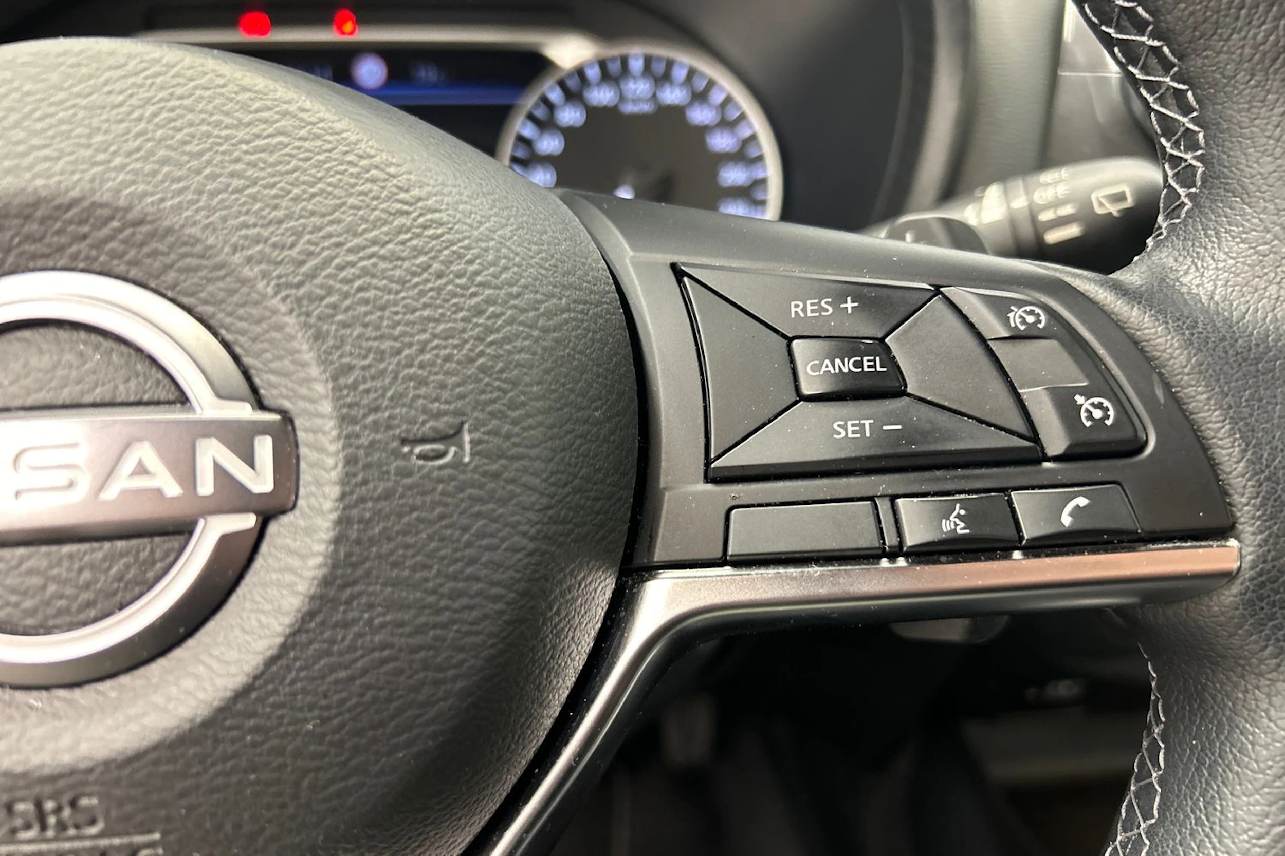 valkoinen Nissan Juke 2024 kuva 18.