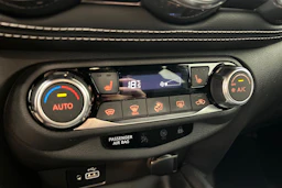 valkoinen Nissan Juke 2024 kuva 23.