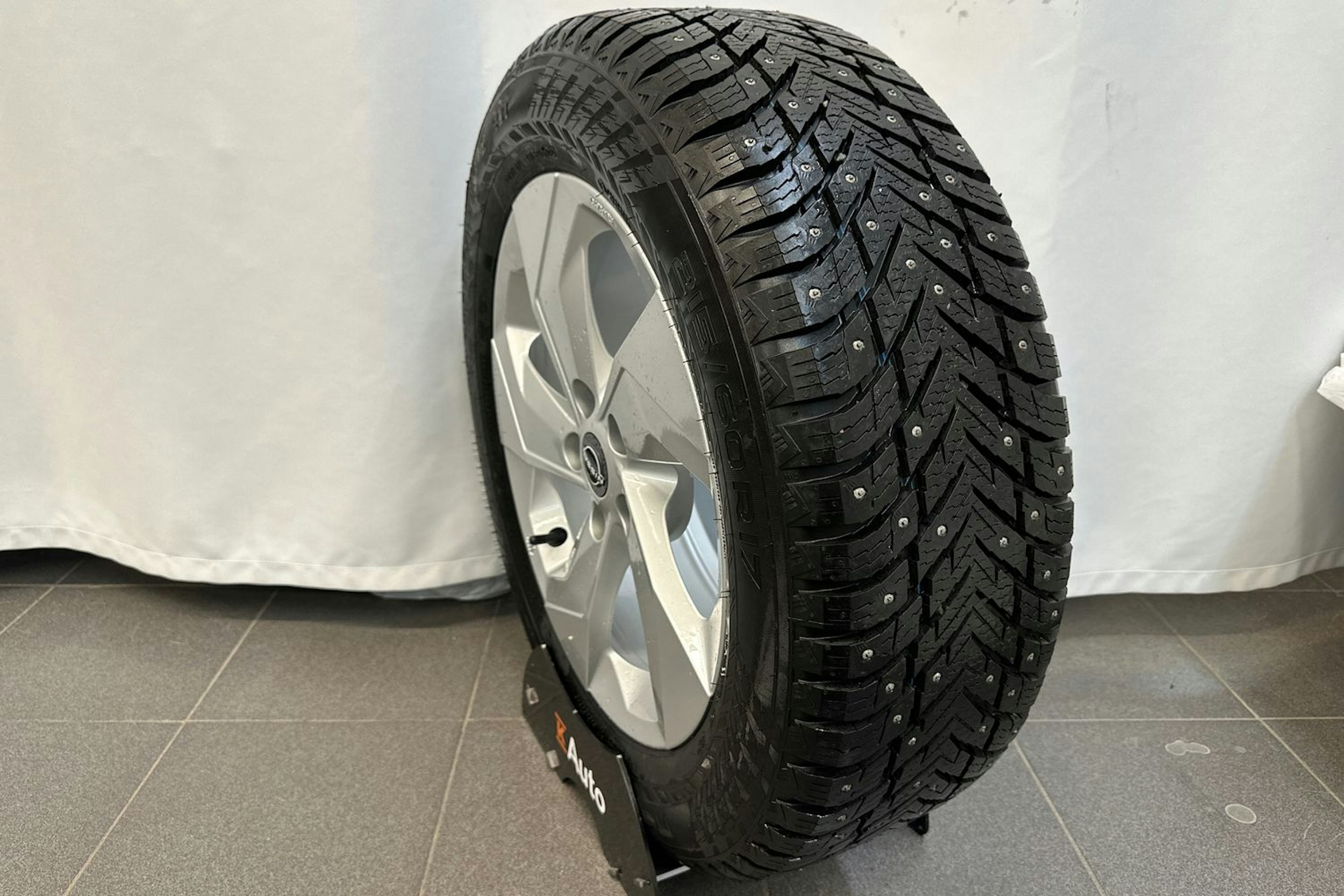 musta Nissan Juke 2024 kuva 13.