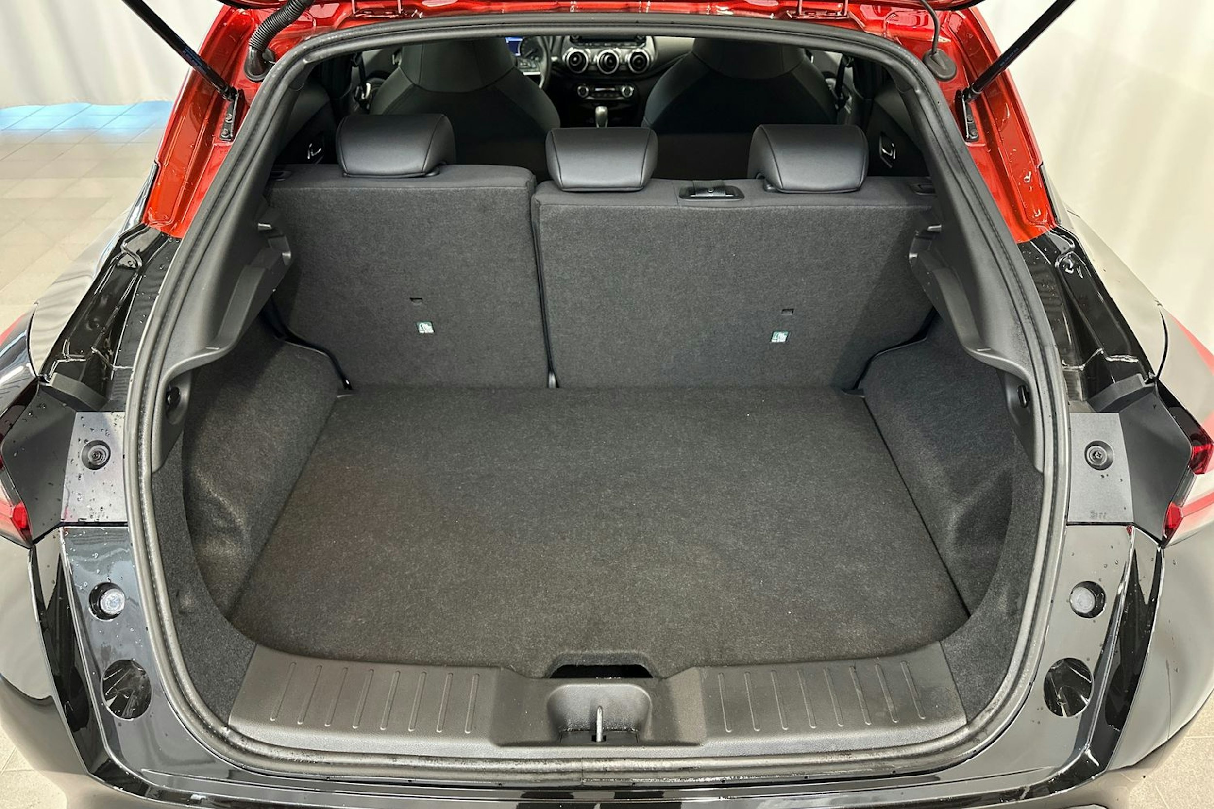 musta Nissan Juke 2024 kuva 14.