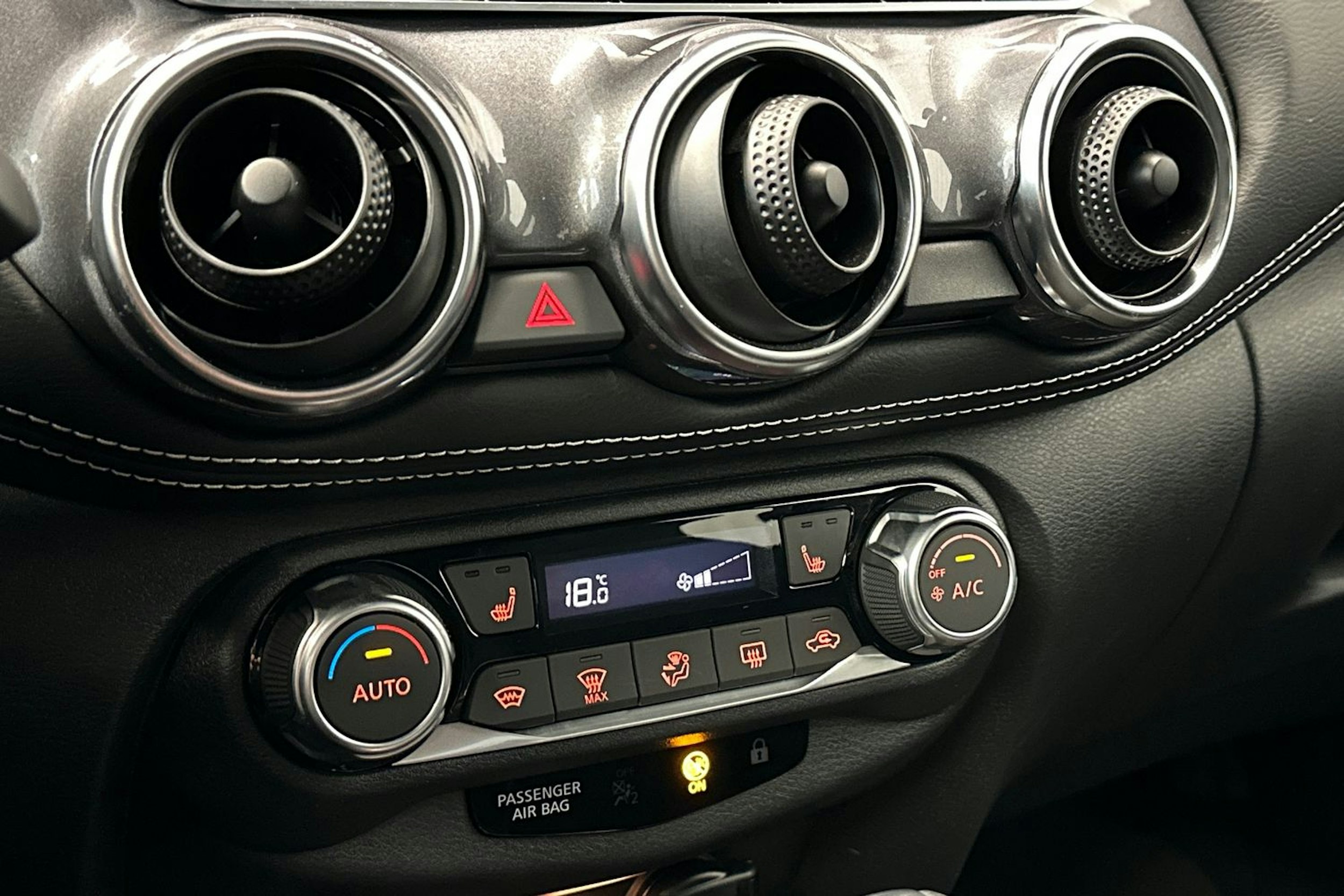 musta Nissan Juke 2024 kuva 20.