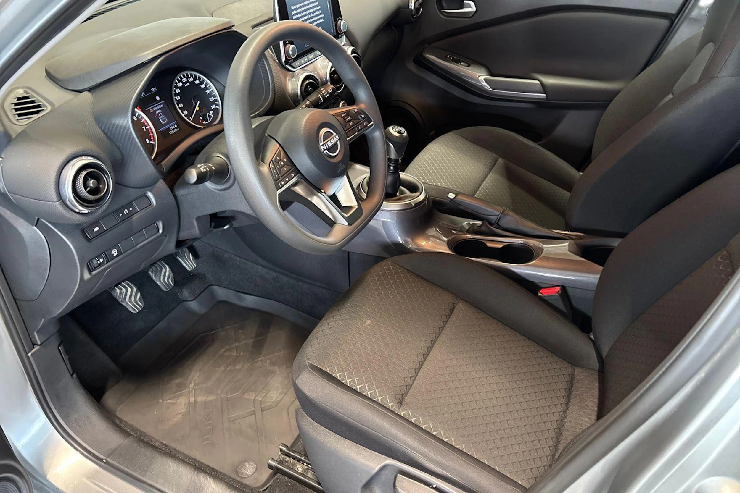 Hopea Nissan Juke 2024 kuva 8.