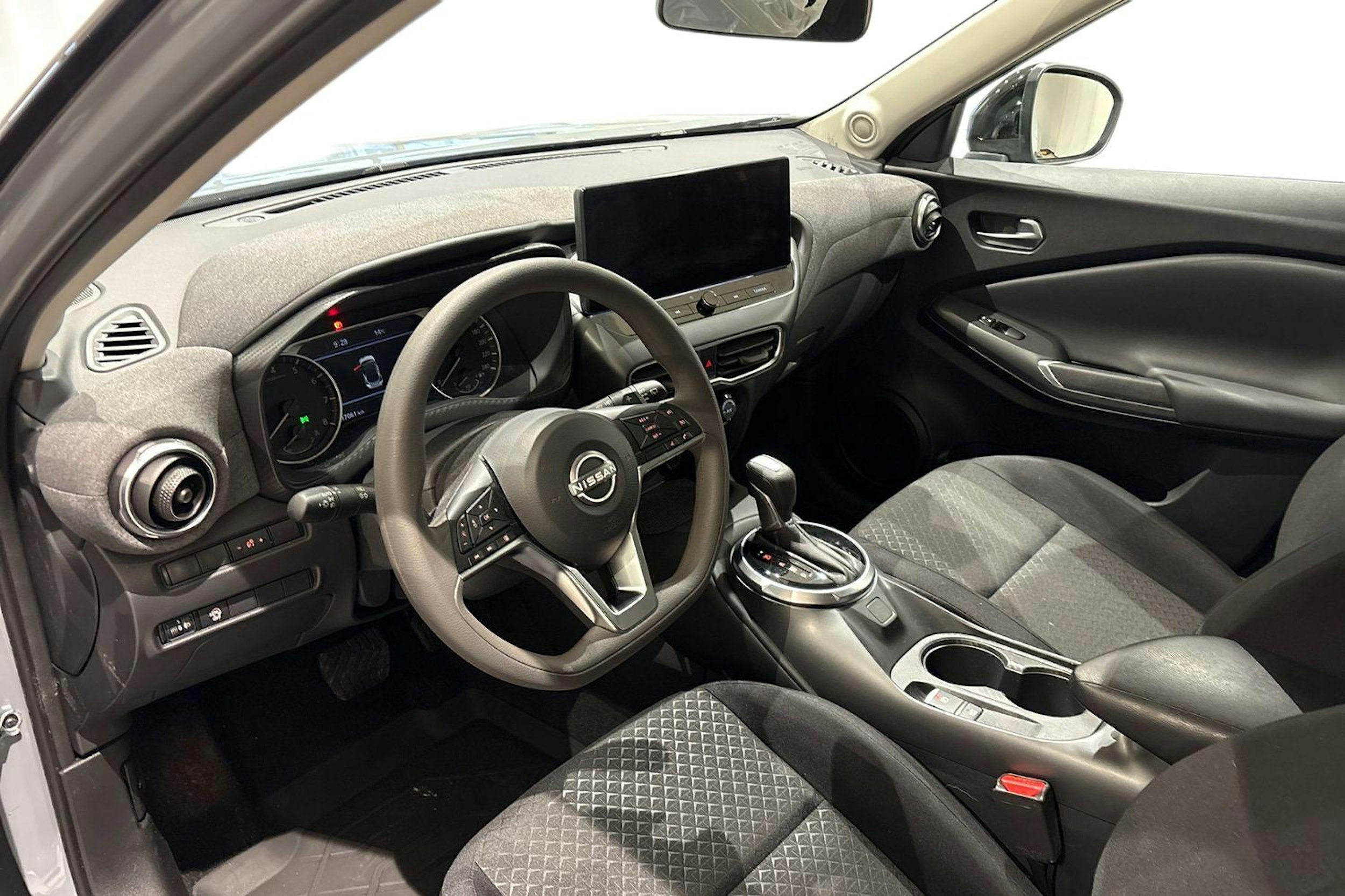 harmaa Nissan Juke 2025 kuva 7.