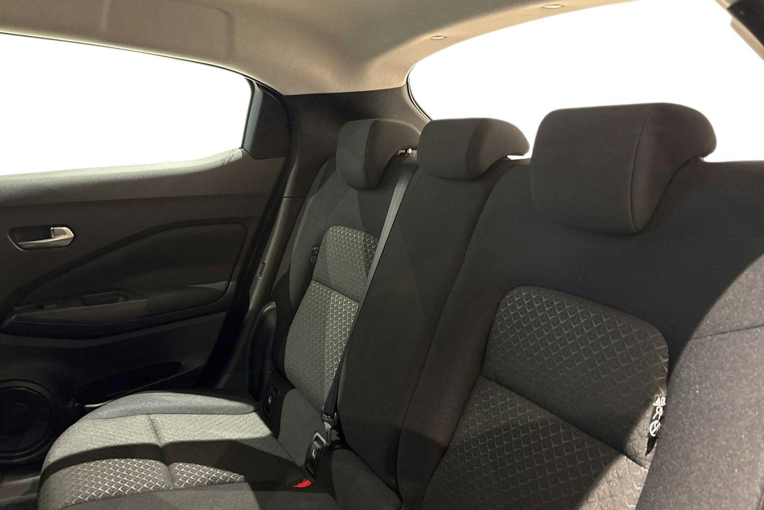 harmaa Nissan Juke 2025 kuva 10.