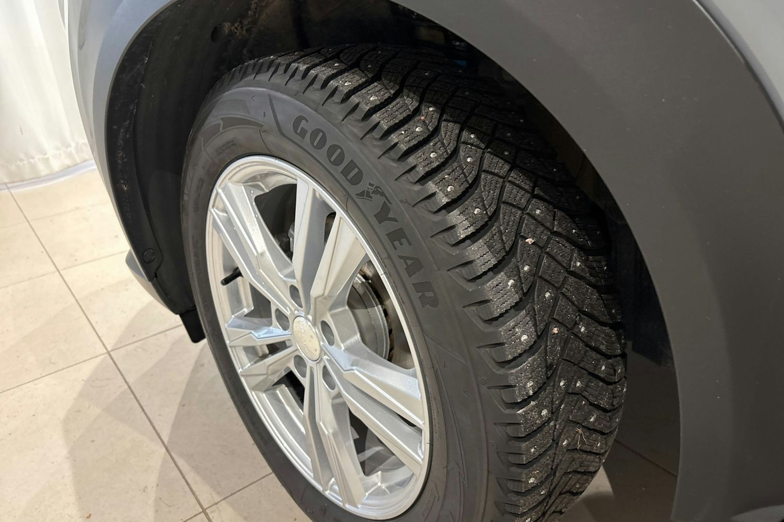 harmaa Nissan Juke 2025 kuva 13.