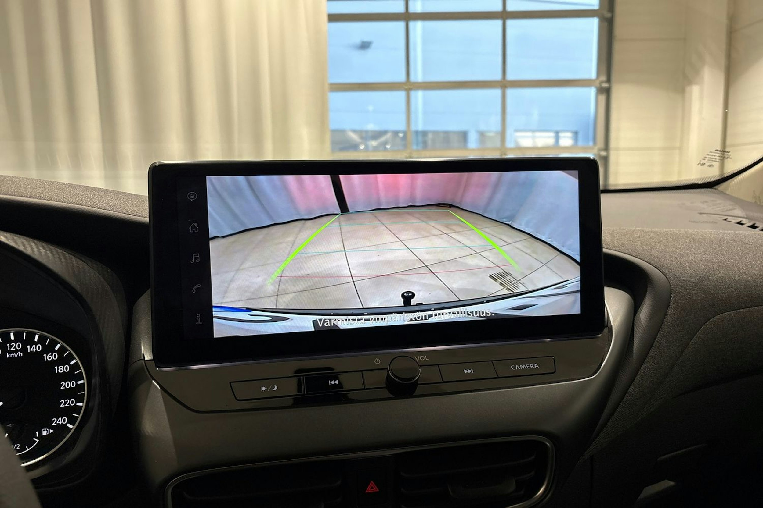 harmaa Nissan Juke 2025 kuva 15.