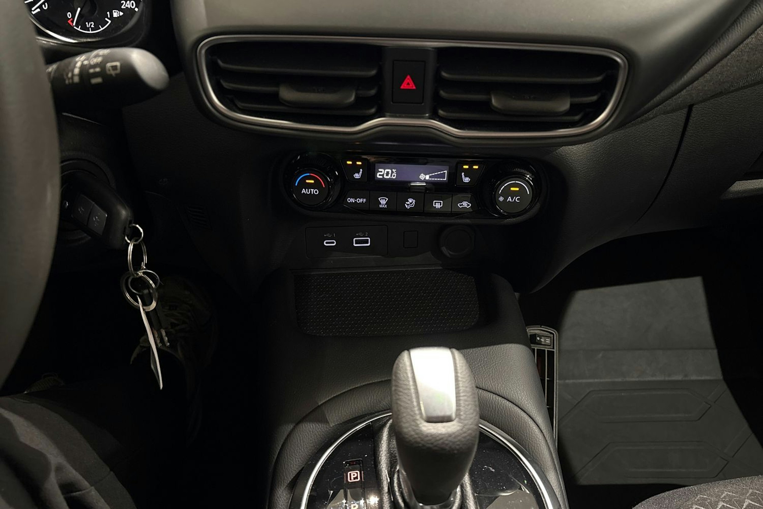 harmaa Nissan Juke 2025 kuva 16.