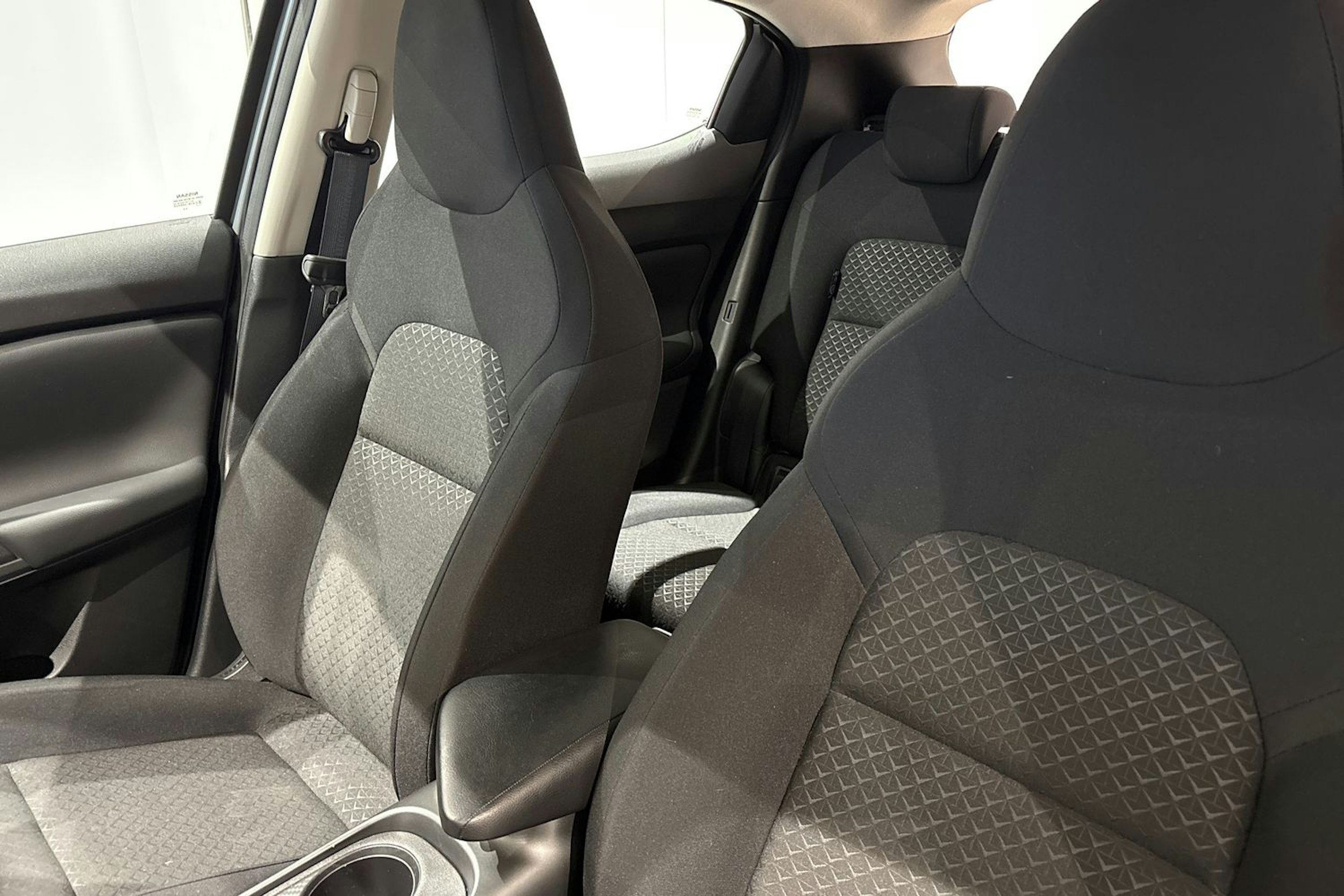 harmaa Nissan Juke 2025 kuva 17.