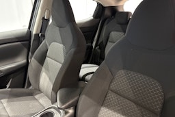 harmaa Nissan Juke 2025 kuva 17.