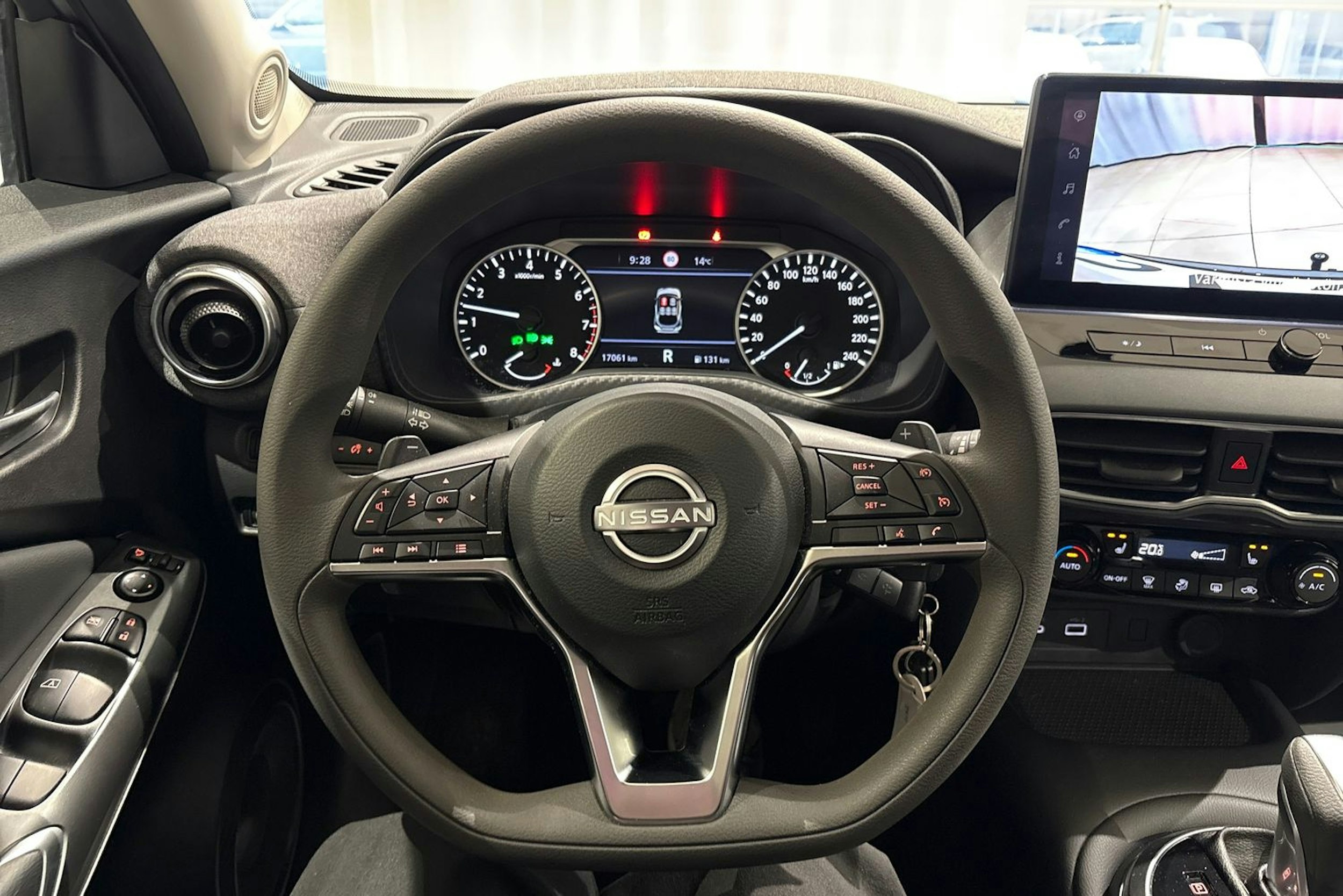 harmaa Nissan Juke 2025 kuva 18.