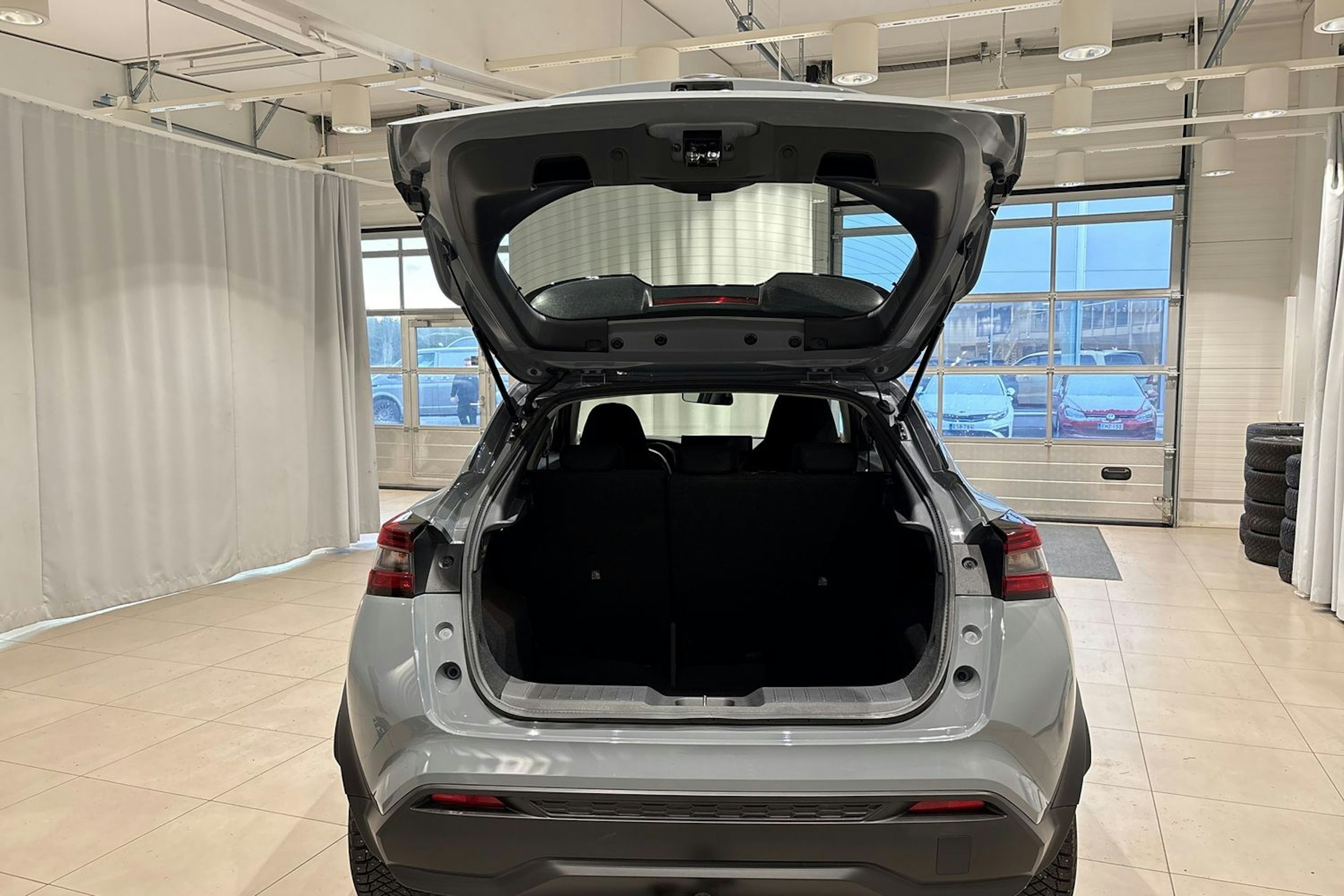 harmaa Nissan Juke 2025 kuva 20.