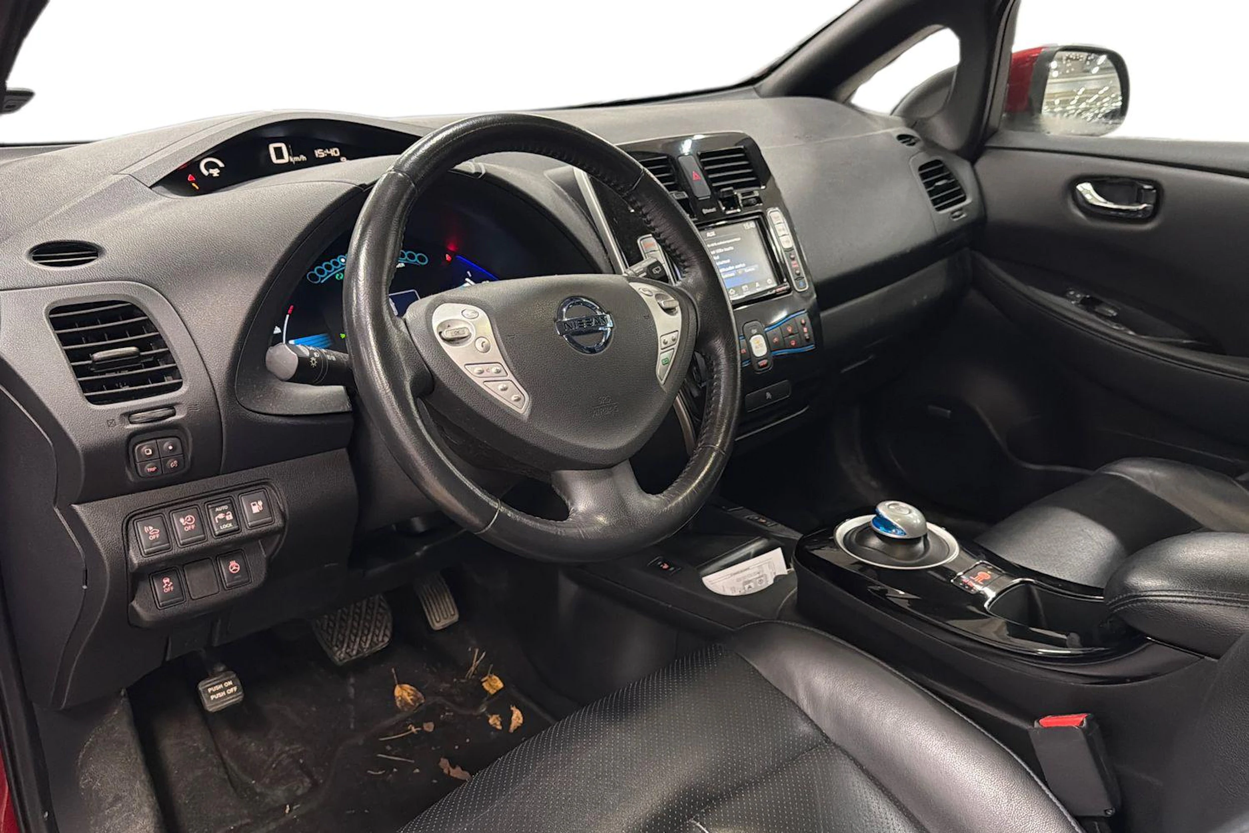 punainen Nissan Leaf 2016 kuva 3.