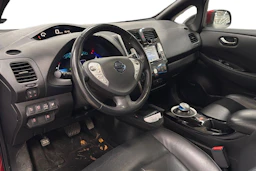 punainen Nissan Leaf 2016 kuva 3.