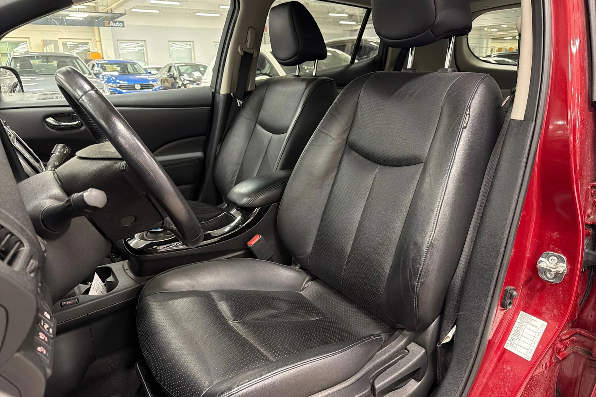 punainen Nissan Leaf 2016 kuva 4.