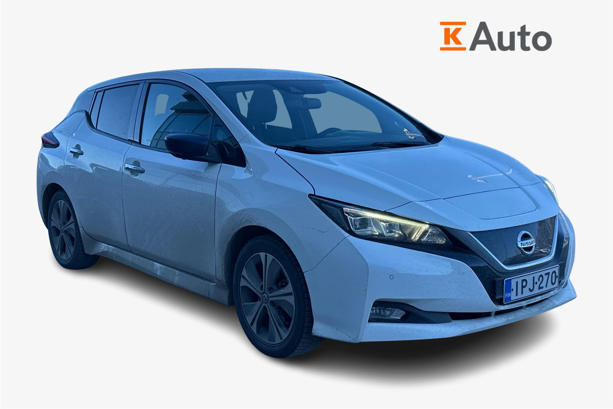 Valkoinen Nissan Leaf 2018 kuva 1.