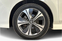 Valkoinen Nissan Leaf 2018 kuva 9.