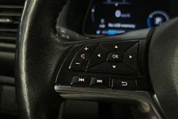 Valkoinen Nissan Leaf 2018 kuva 14.