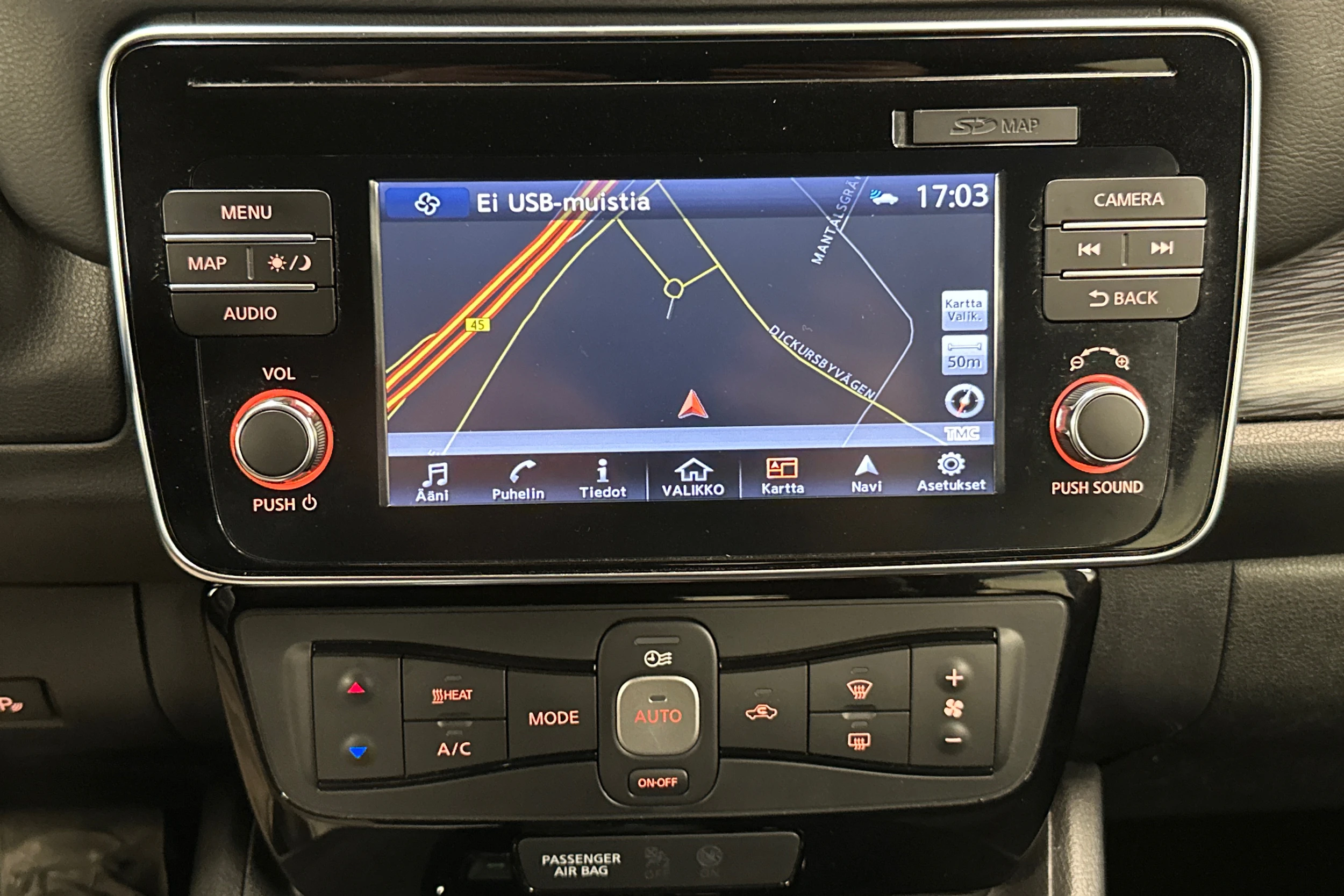 Valkoinen Nissan Leaf 2018 kuva 16.