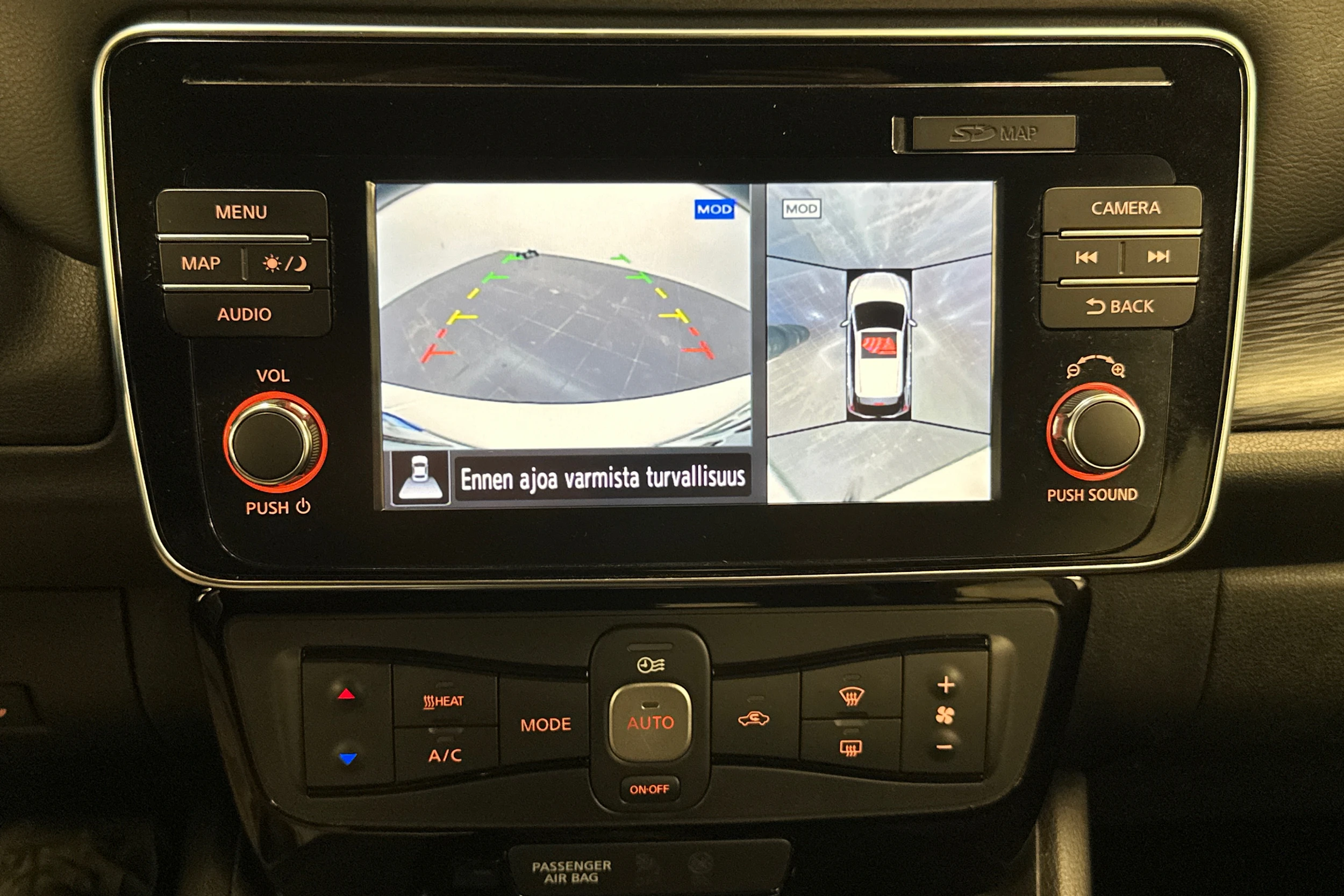 Valkoinen Nissan Leaf 2018 kuva 17.