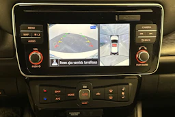 Valkoinen Nissan Leaf 2018 kuva 17.