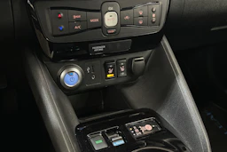Valkoinen Nissan Leaf 2018 kuva 18.