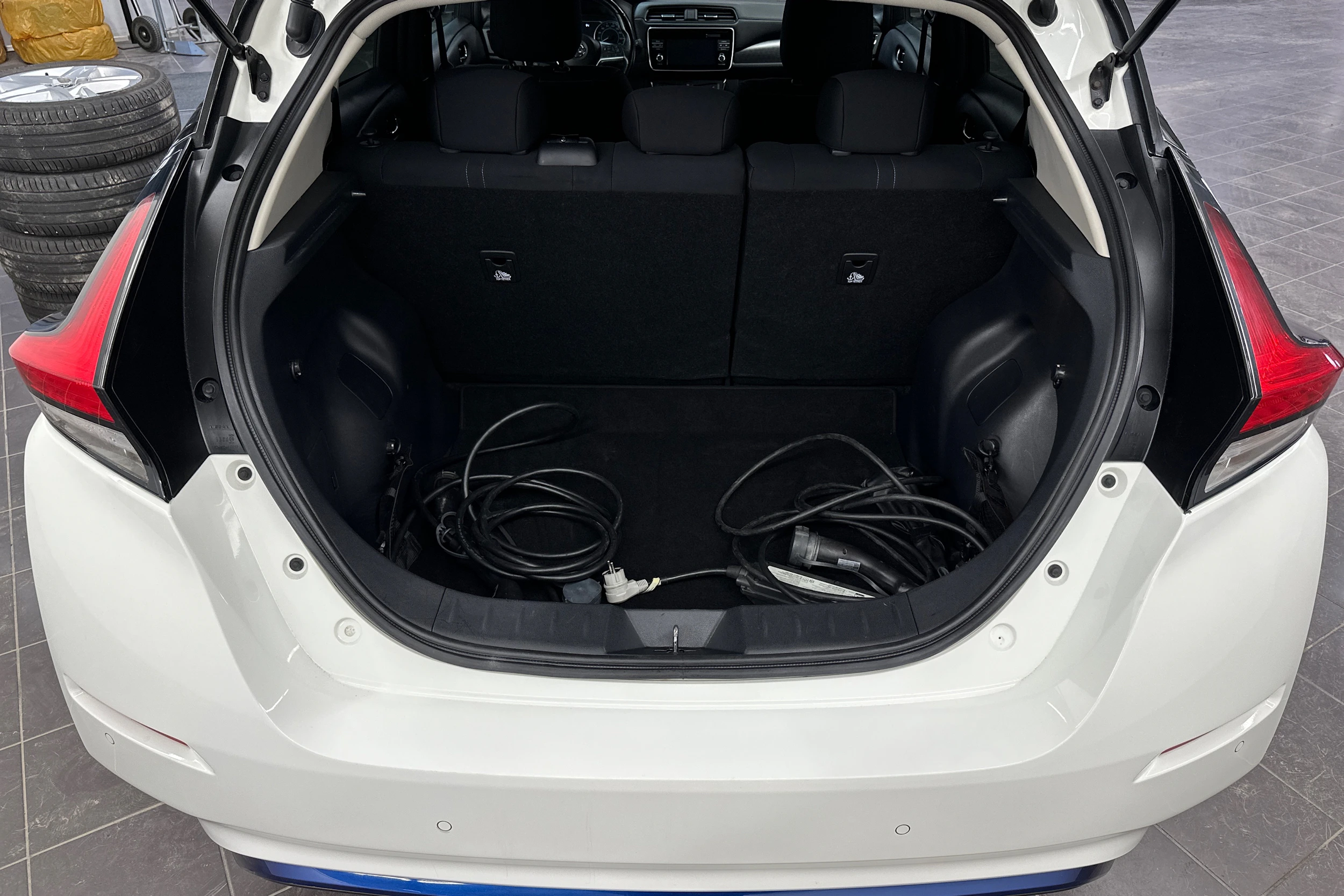 Valkoinen Nissan Leaf 2018 kuva 21.