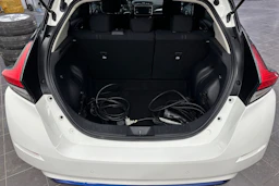 Valkoinen Nissan Leaf 2018 kuva 21.