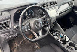 harmaa Nissan Leaf 2018 kuva 3.