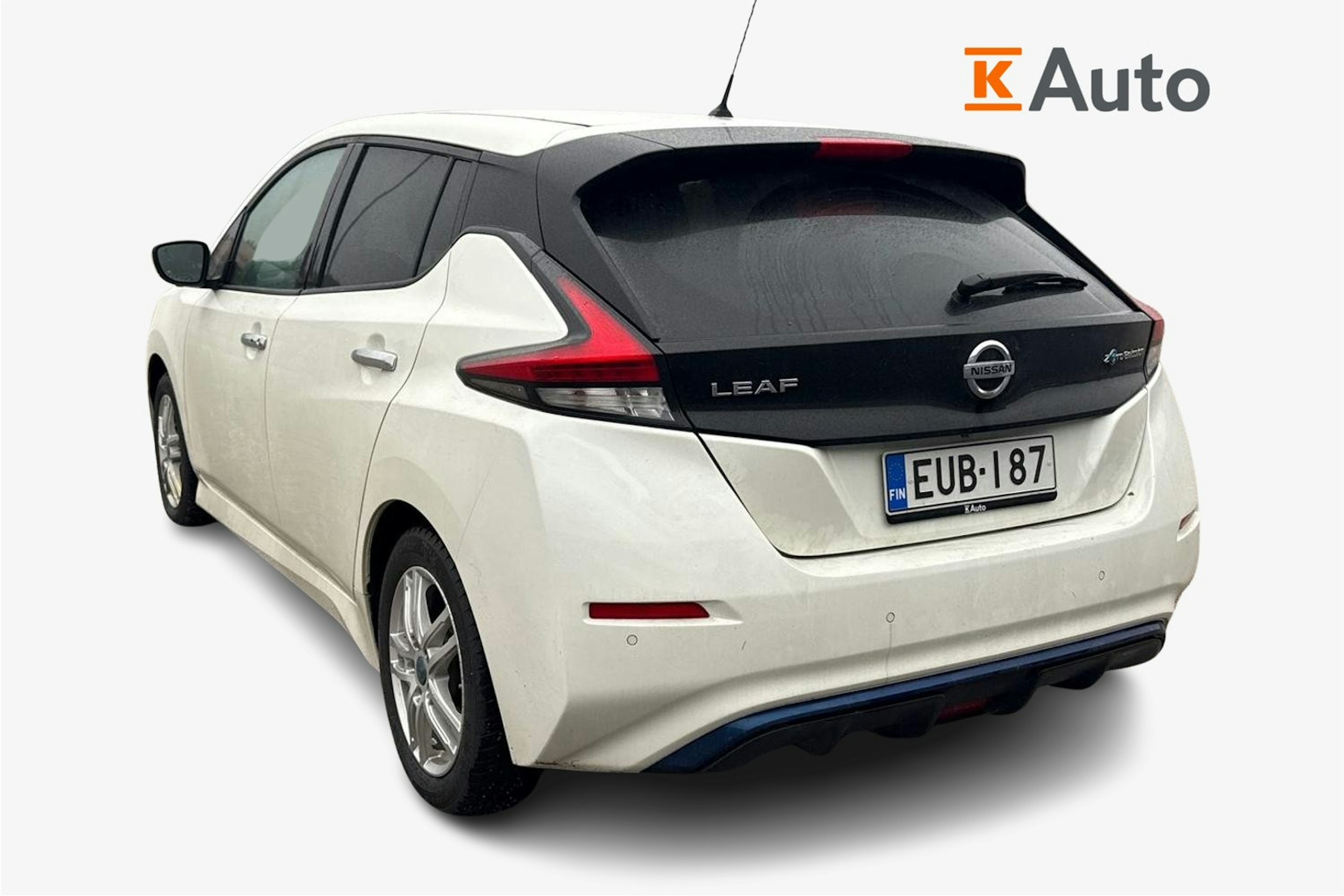 valkoinen Nissan Leaf 2019 kuva 2.
