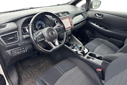 valkoinen Nissan Leaf 2019 kuva 3.