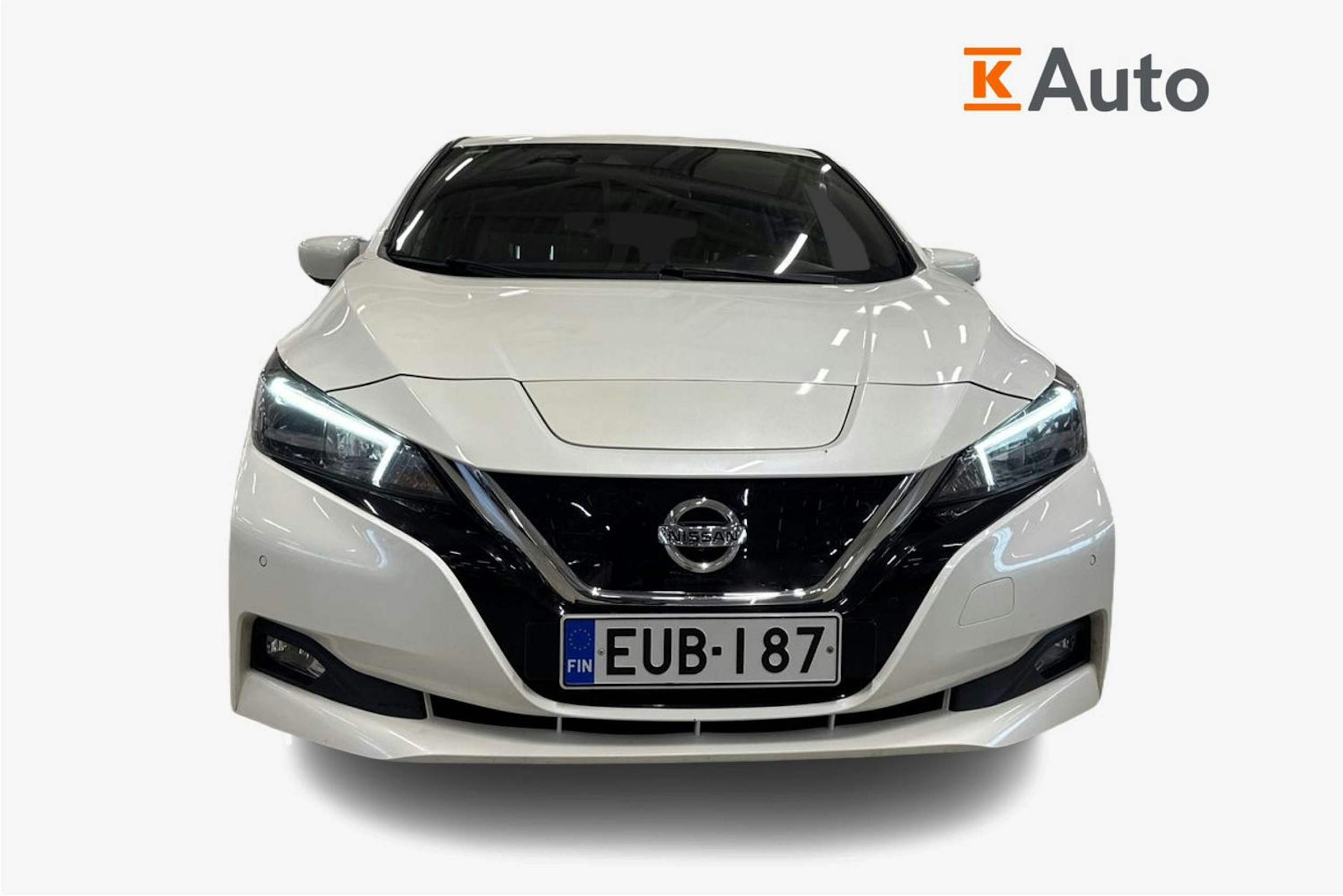 valkoinen Nissan Leaf 2019 kuva 4.