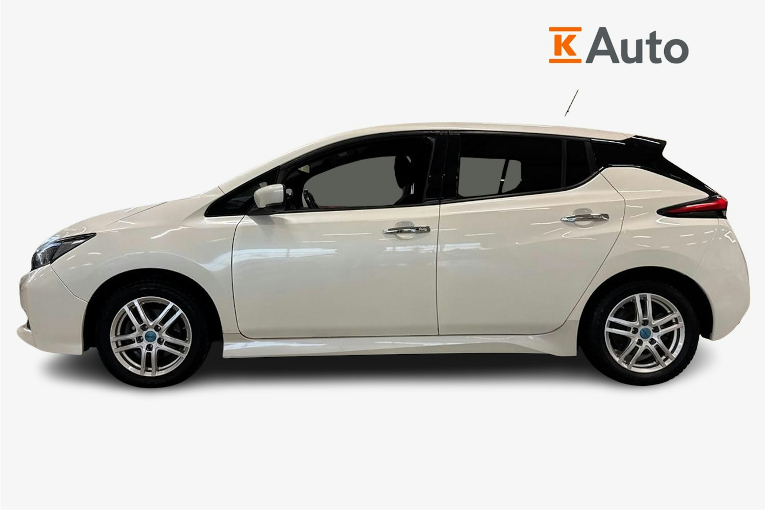 valkoinen Nissan Leaf 2019 kuva 5.