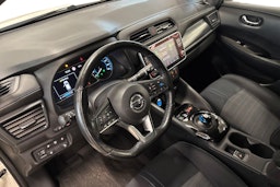 valkoinen Nissan Leaf 2019 kuva 6.