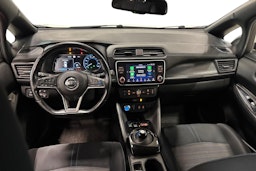 valkoinen Nissan Leaf 2019 kuva 7.