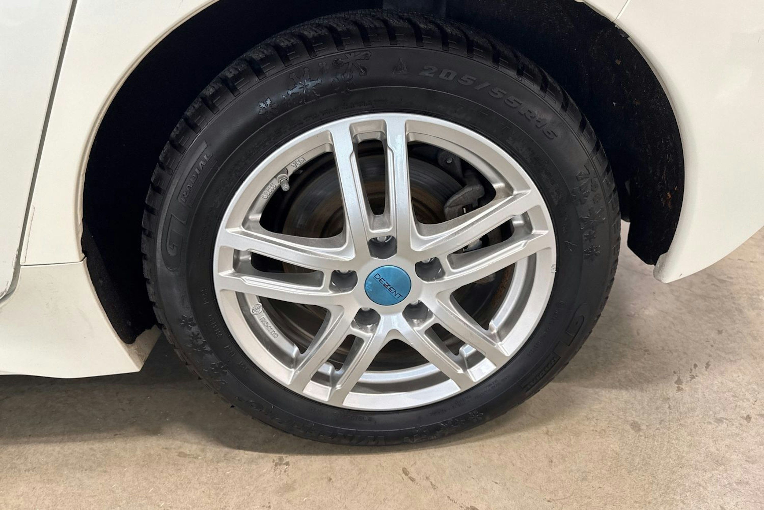 valkoinen Nissan Leaf 2019 kuva 9.