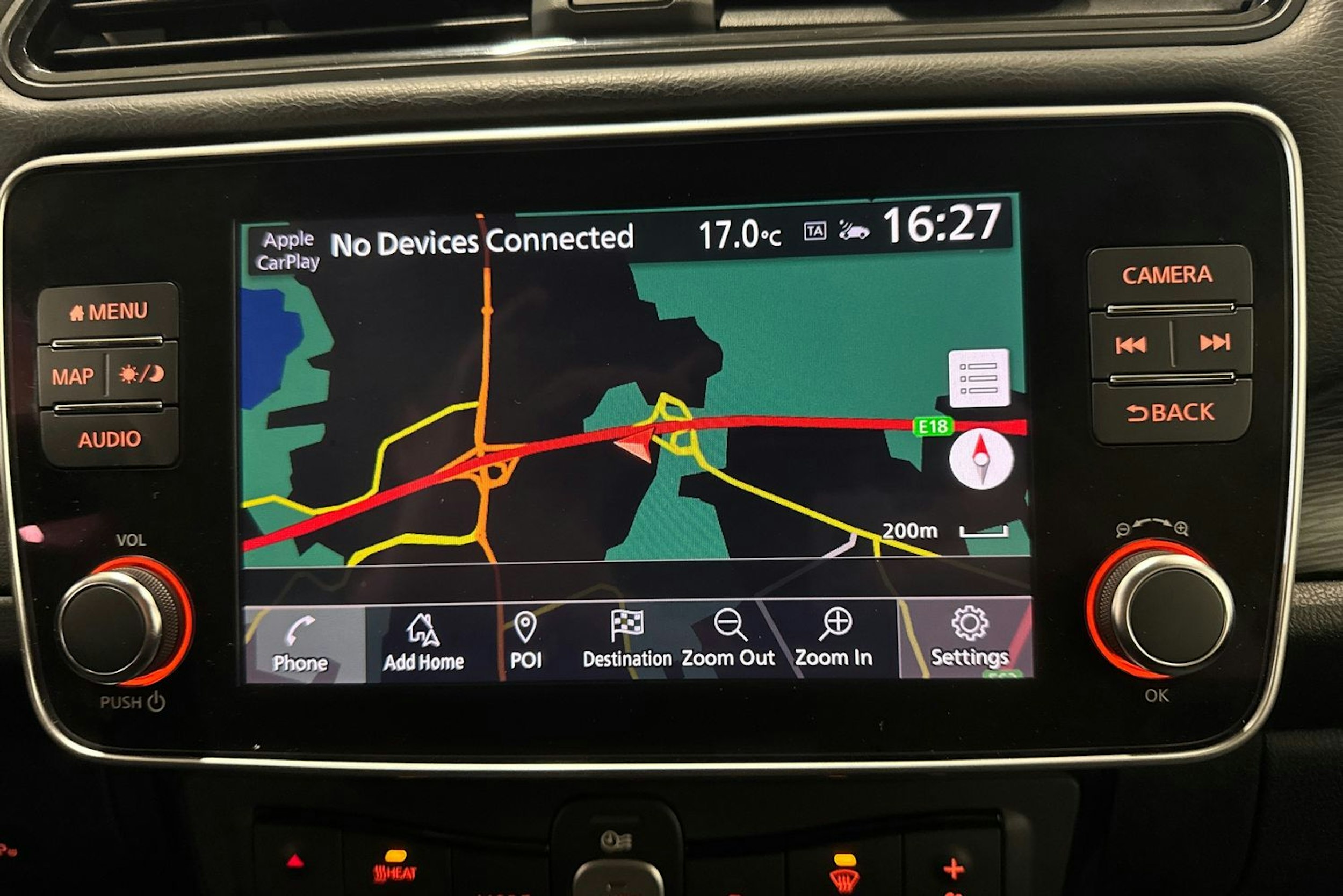 valkoinen Nissan Leaf 2019 kuva 12.