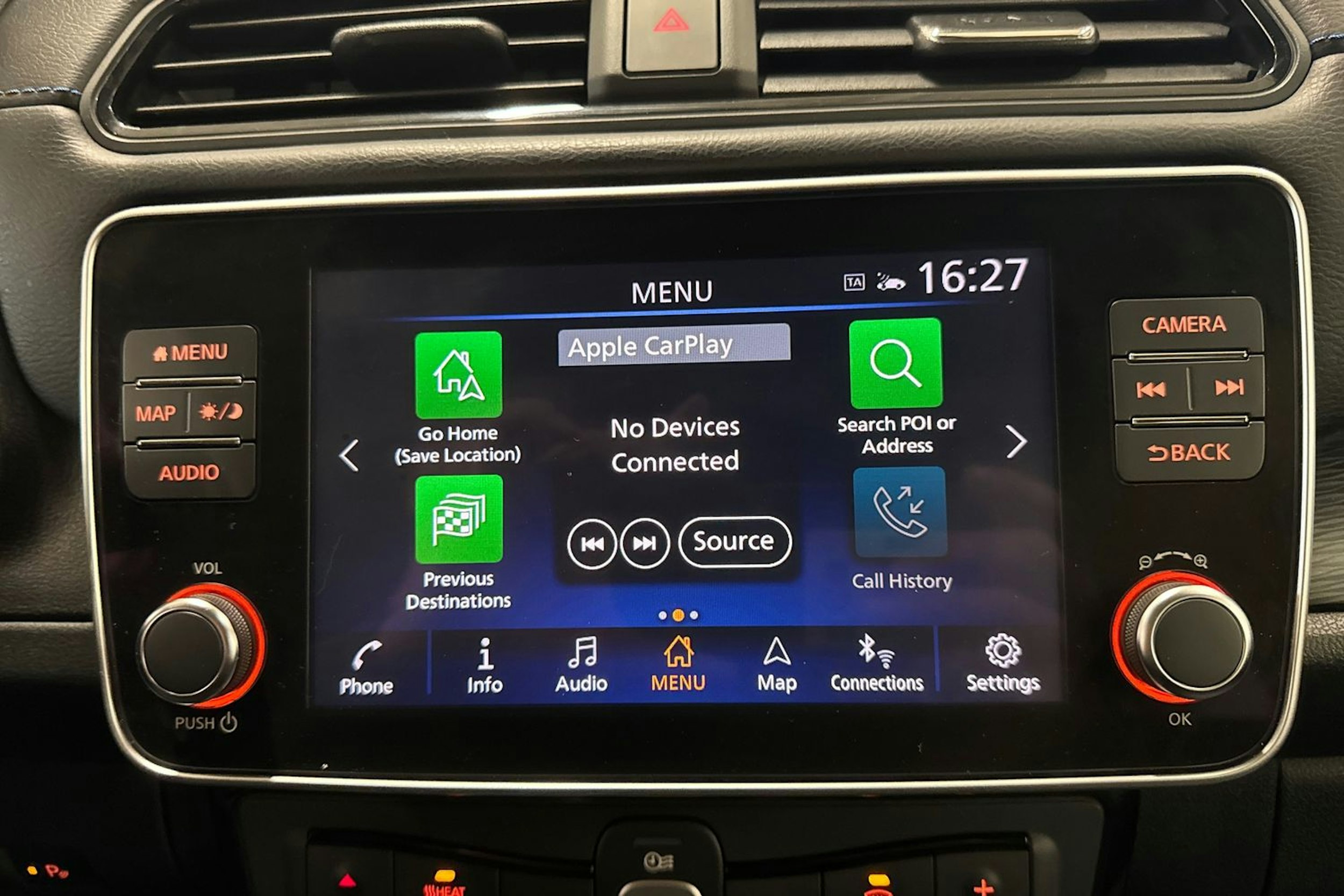 valkoinen Nissan Leaf 2019 kuva 14.