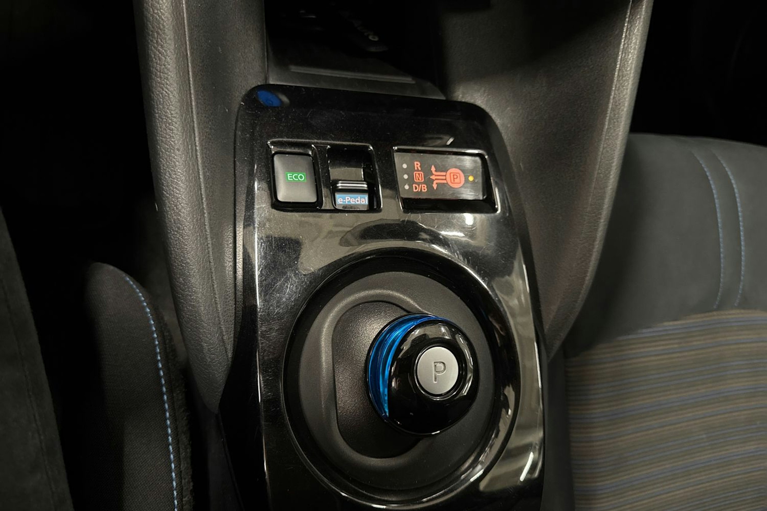 valkoinen Nissan Leaf 2019 kuva 15.