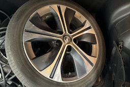 valkoinen Nissan Leaf 2019 kuva 18.