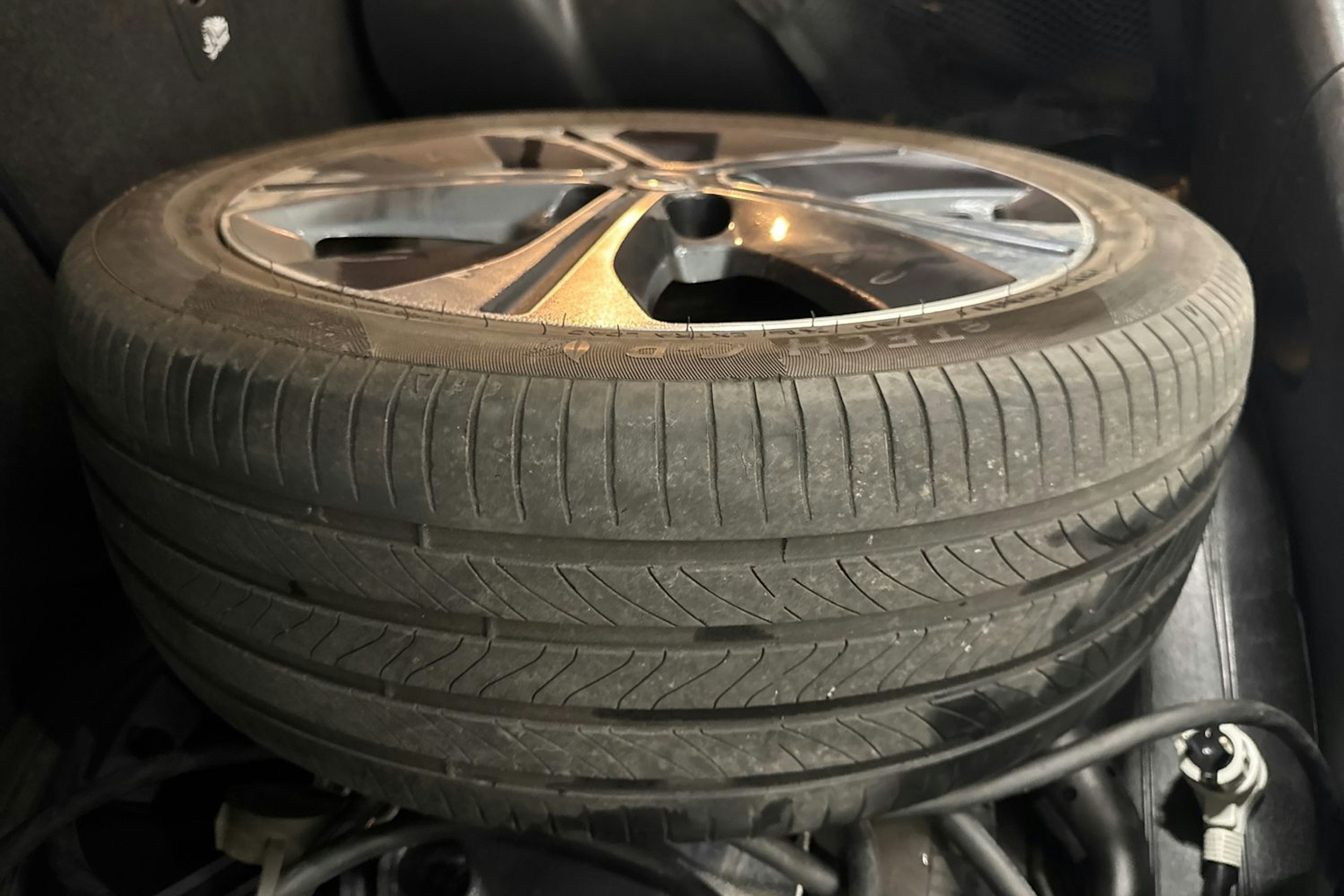 valkoinen Nissan Leaf 2019 kuva 19.