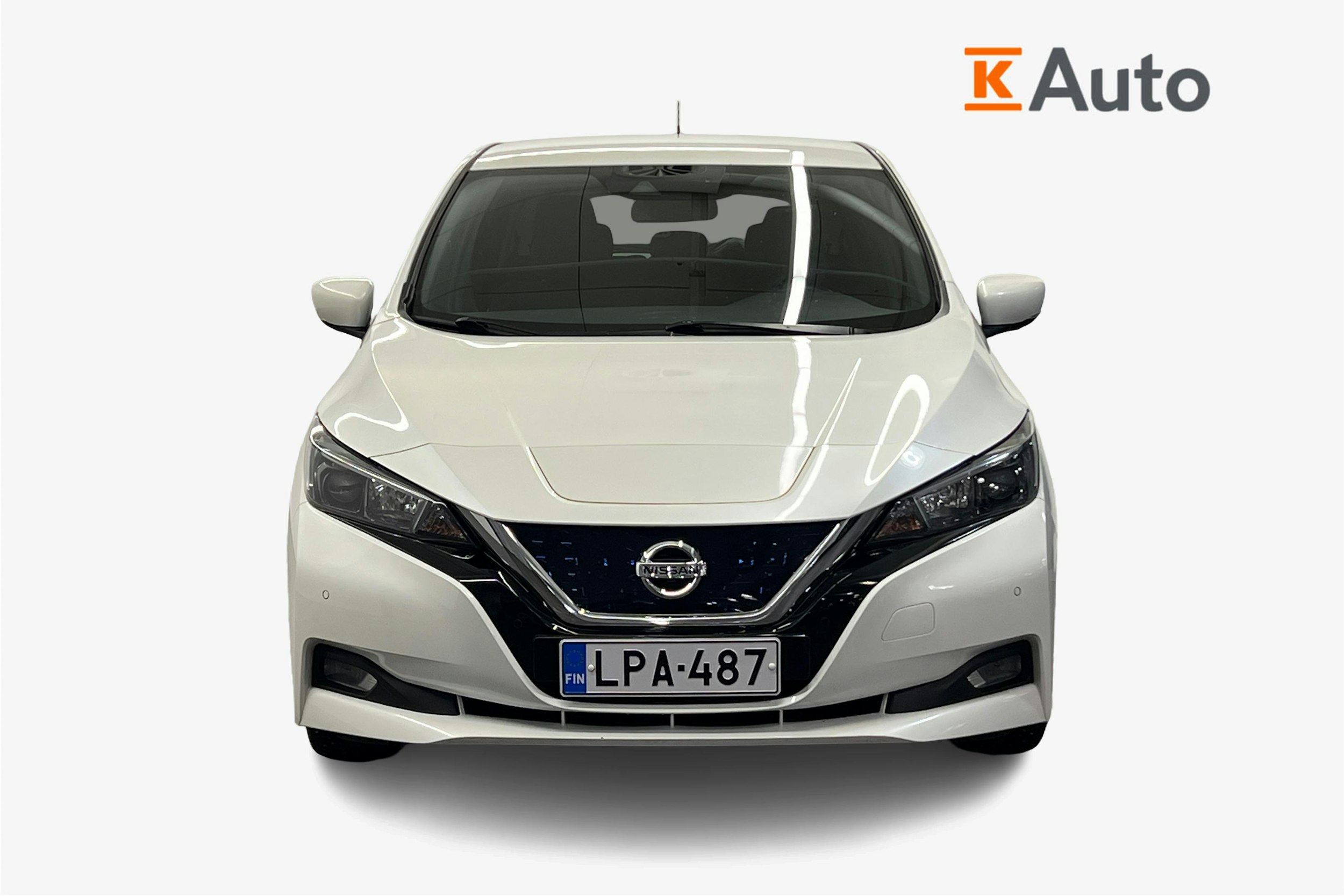 valkoinen Nissan Leaf 2020 kuva 5.