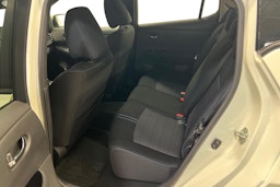 valkoinen Nissan Leaf 2020 kuva 10.