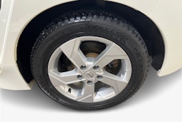 valkoinen Nissan Leaf 2020 kuva 11.